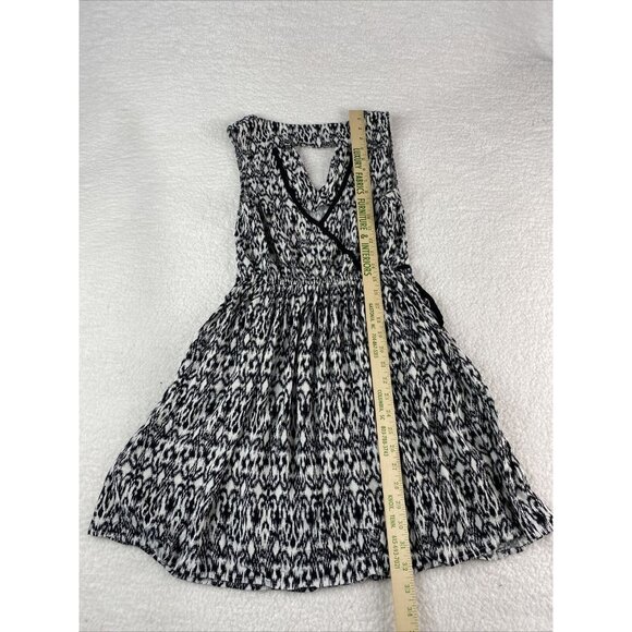 THML Dress Womens XS Navy White Ikat Print Sleeveless Pockets Boho Festival Mini - Picture 11 of 12